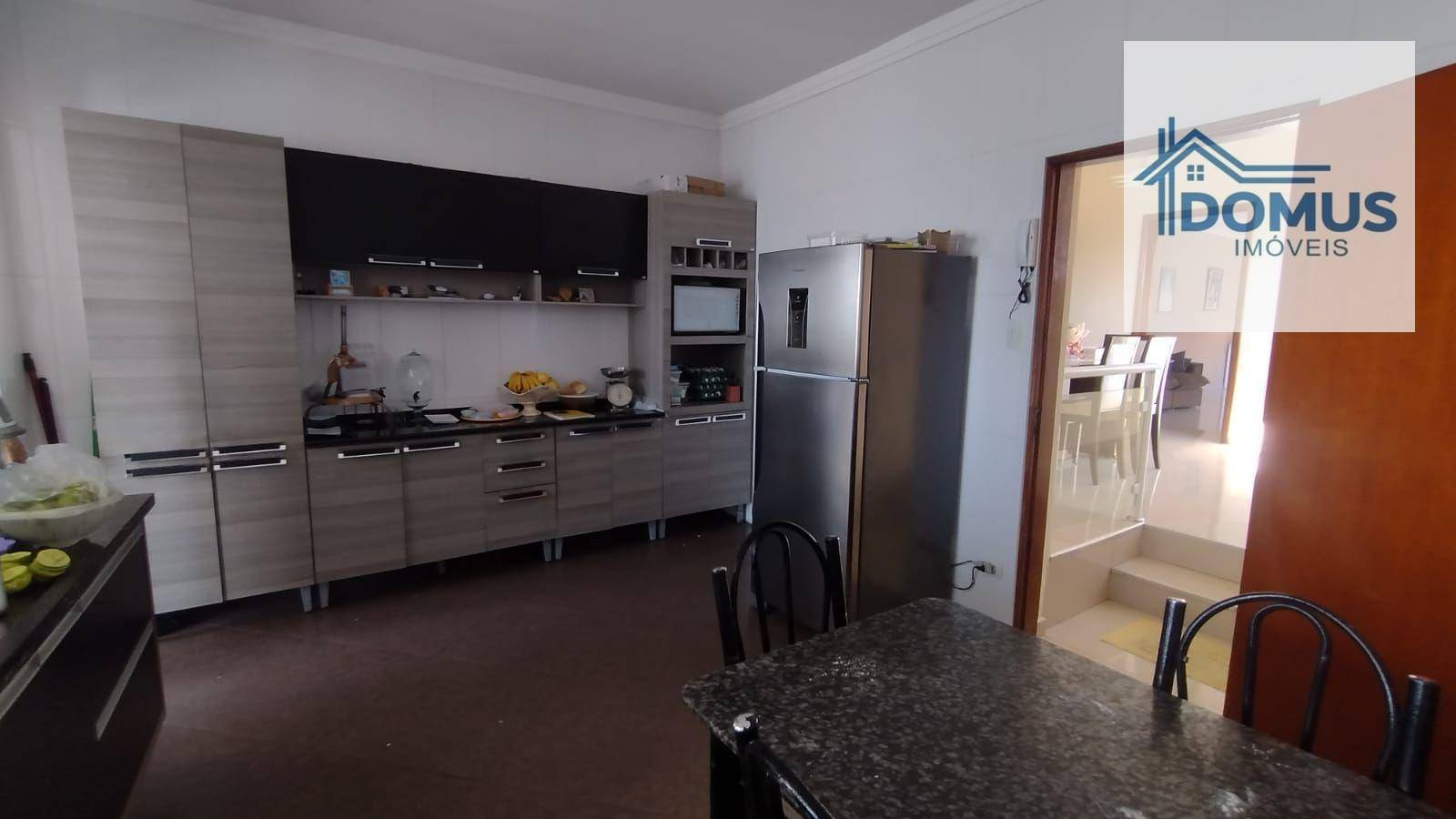 Casa à venda com 3 quartos, 309m² - Foto 6