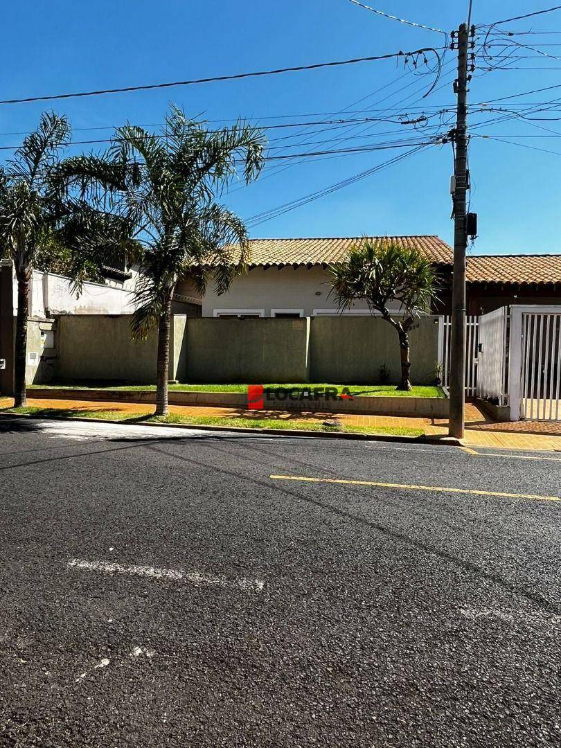 Casa para alugar com 4 quartos, 346m² - Foto 4