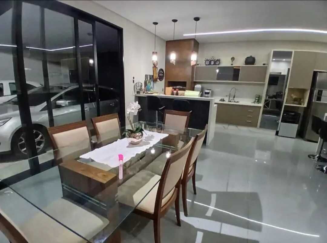 Casa à venda com 3 quartos, 250m² - Foto 2