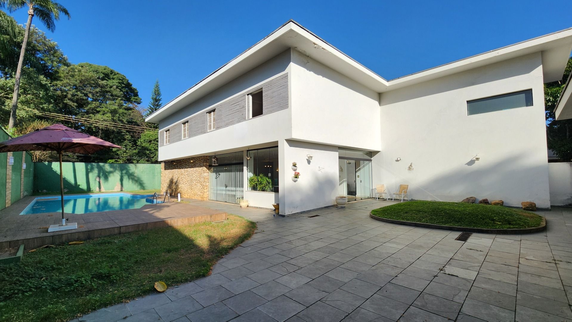 Casa à venda com 4 quartos, 364m² - Foto 1