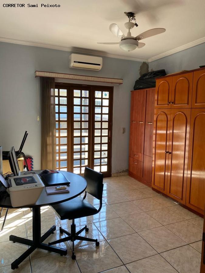 Casa à venda com 3 quartos, 212m² - Foto 20