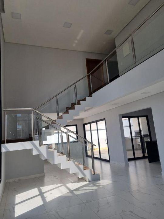 Casa de Condomínio à venda com 4 quartos, 252m² - Foto 4