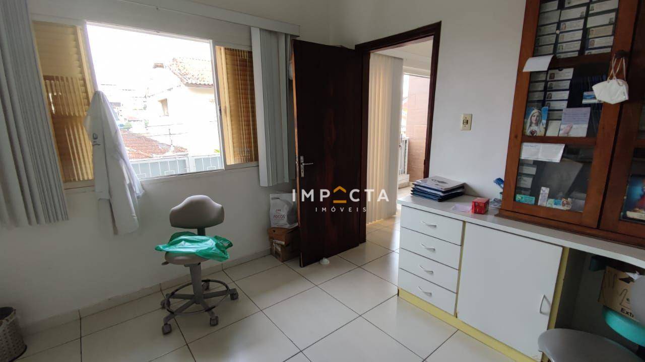 Casa à venda com 5 quartos, 248m² - Foto 18