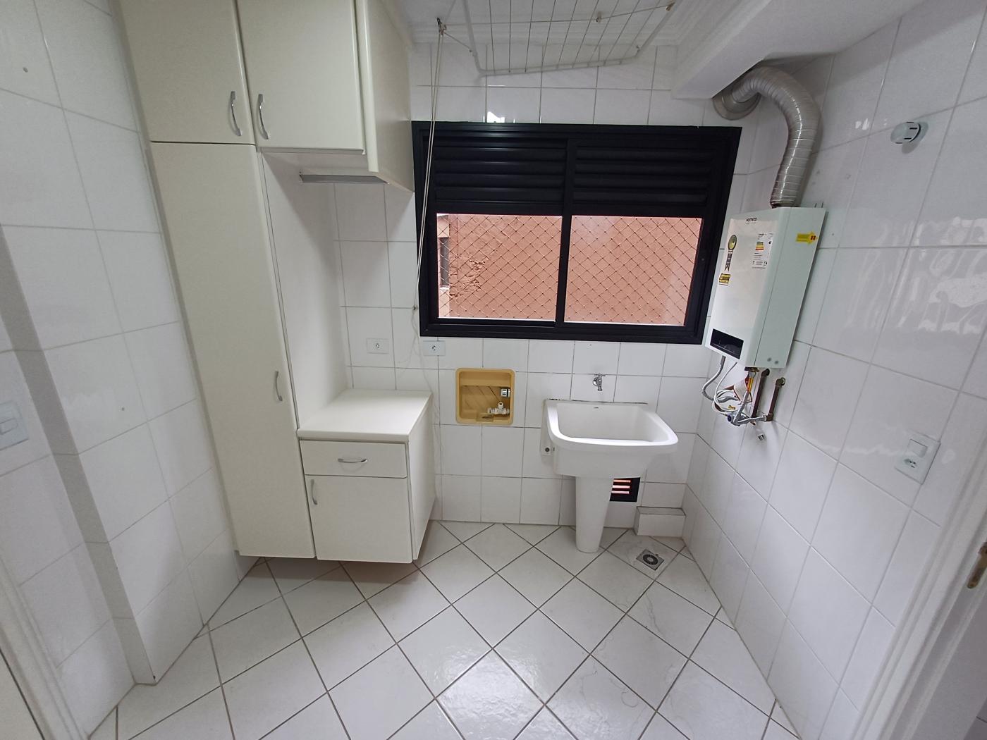 Apartamento para alugar com 3 quartos, 133m² - Foto 15