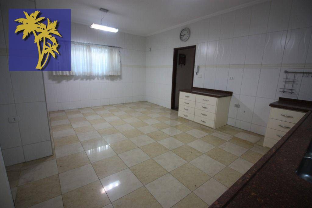 Casa para alugar com 3 quartos, 230m² - Foto 11