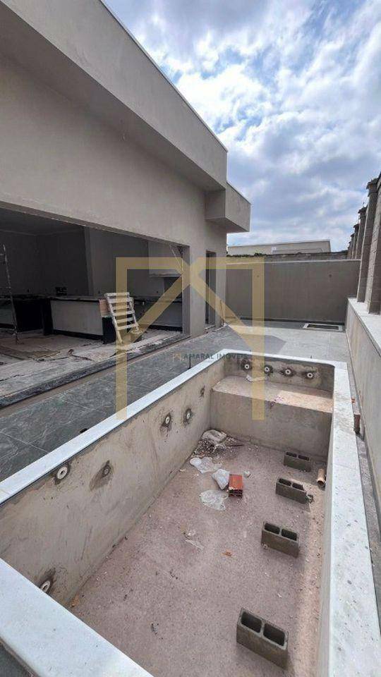 Casa de Condomínio à venda com 3 quartos, 220m² - Foto 1