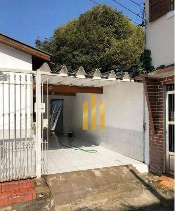 Casa à venda com 2 quartos, 60m² - Foto 4