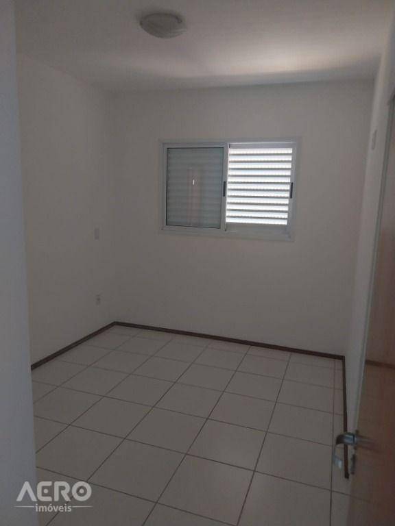 Apartamento à venda com 2 quartos, 65m² - Foto 17