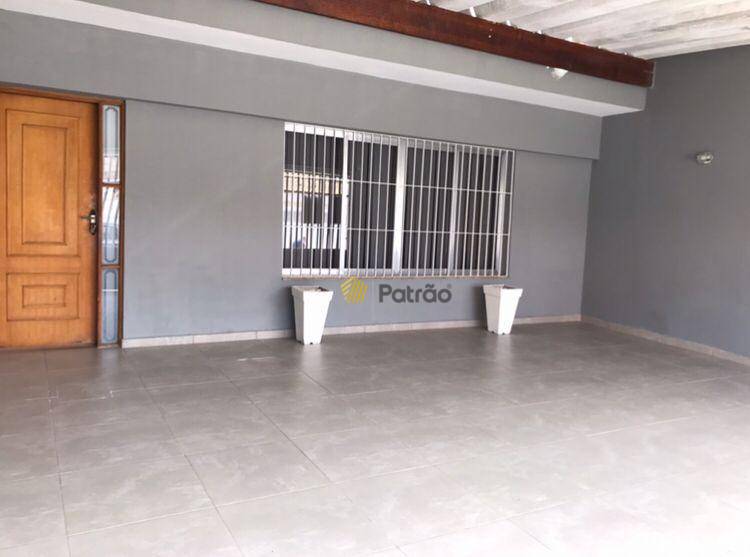 Casa à venda com 6 quartos, 260m² - Foto 1