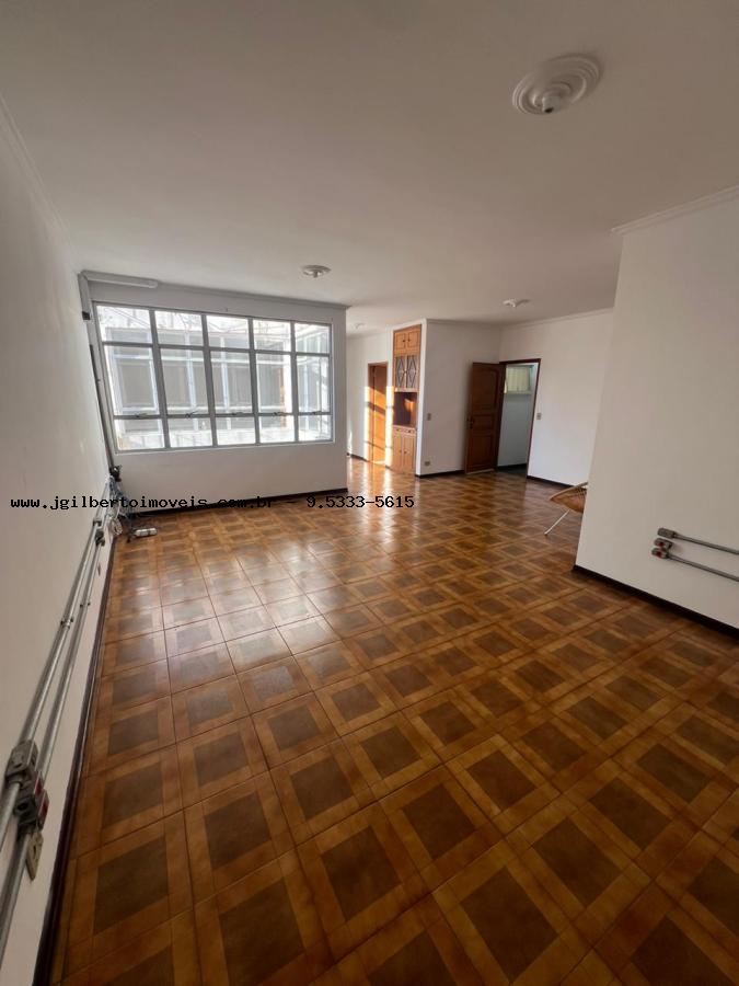 Casa à venda com 3 quartos, 200m² - Foto 4