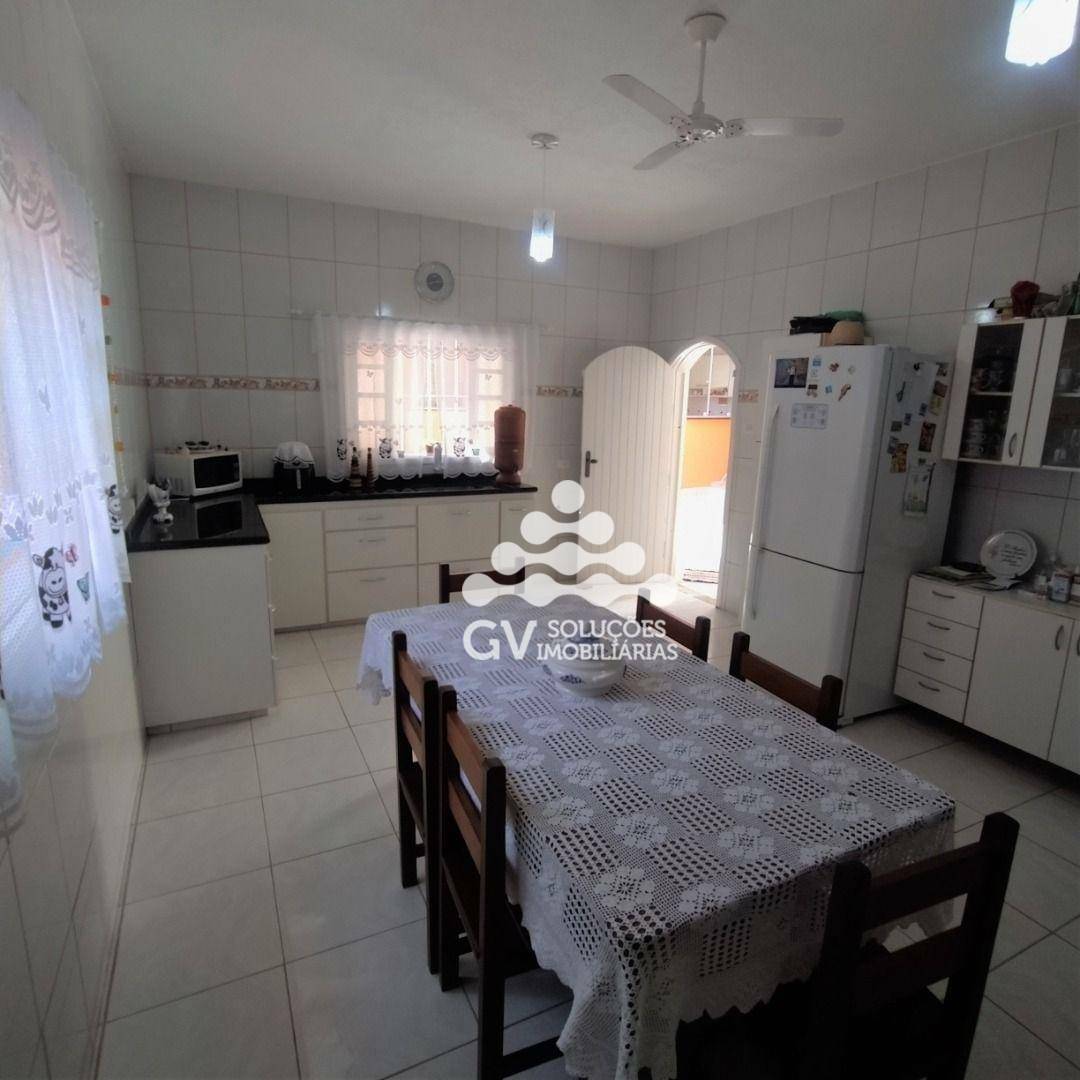 Casa à venda com 5 quartos, 200m² - Foto 13