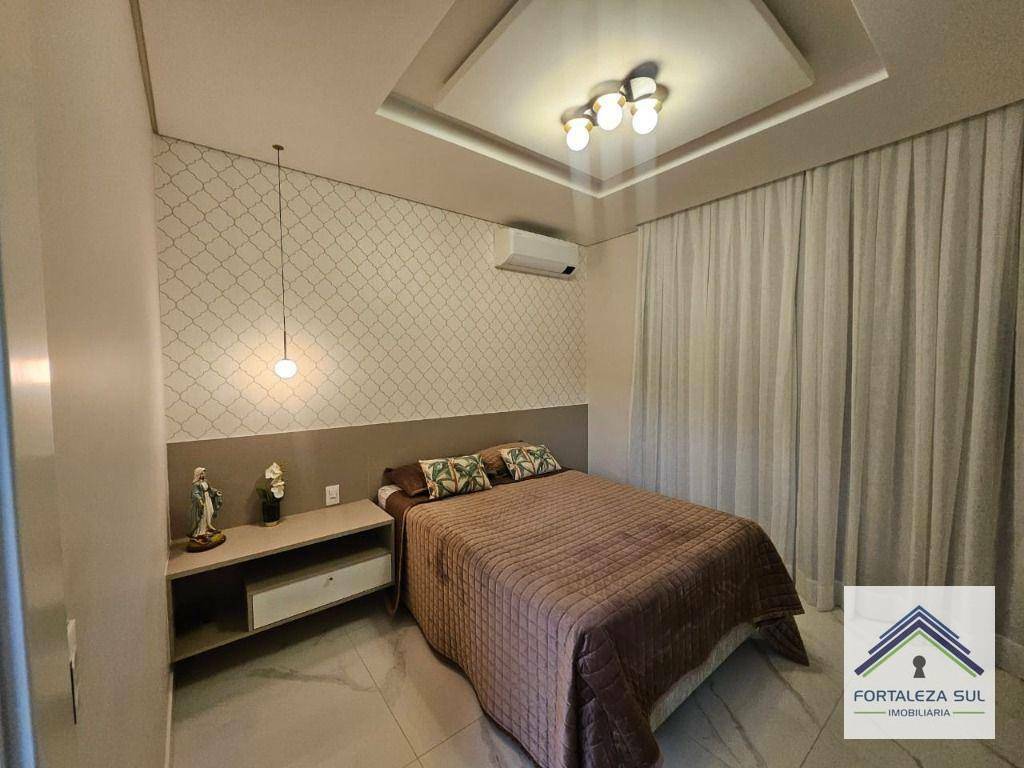 Casa de Condomínio à venda com 5 quartos, 380m² - Foto 3