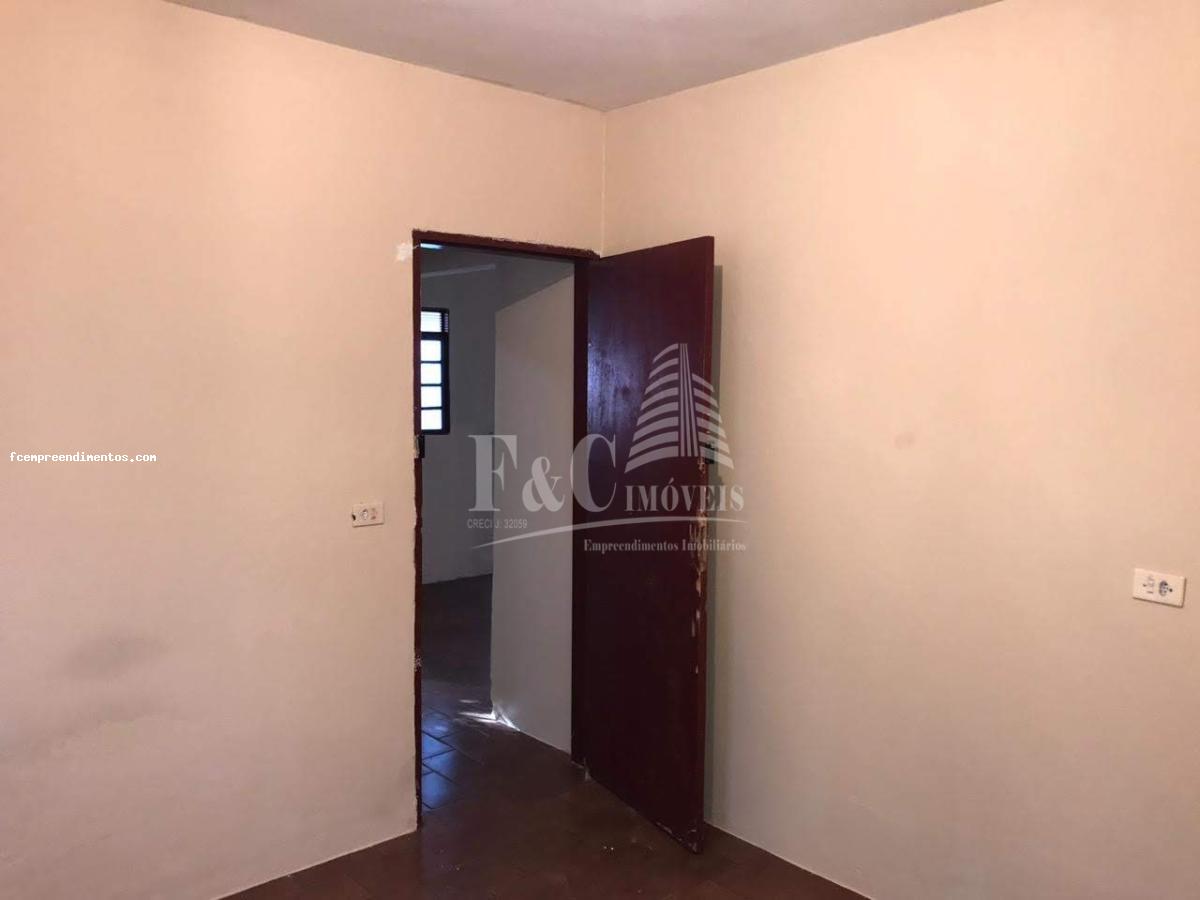 Casa à venda com 2 quartos, 200m² - Foto 2