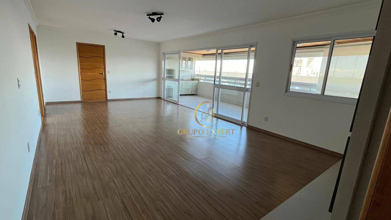 Apartamento à venda com 3 quartos, 150m² - Foto 1