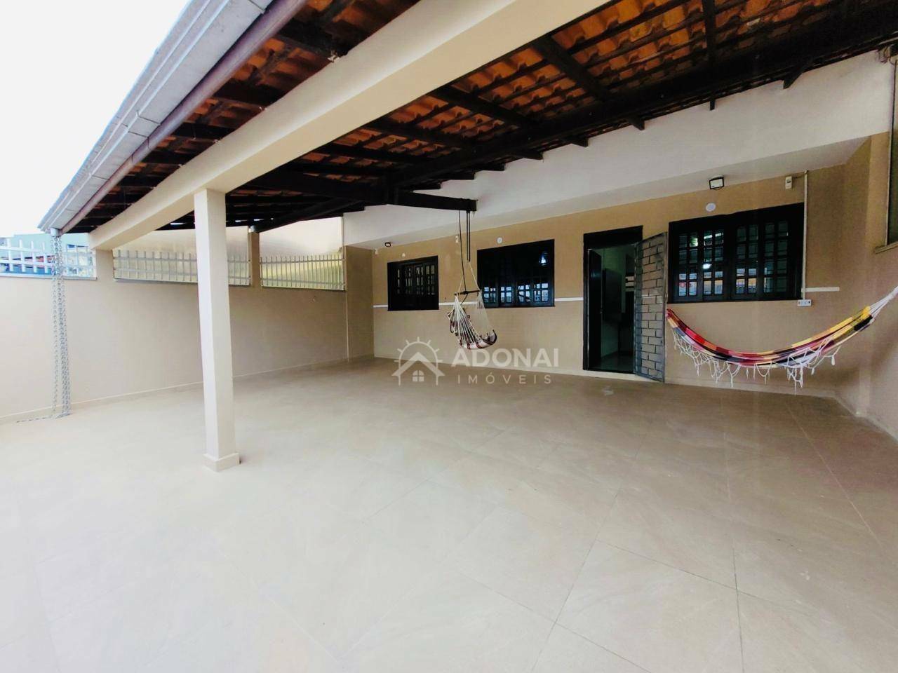 Casa à venda com 3 quartos, 120m² - Foto 1