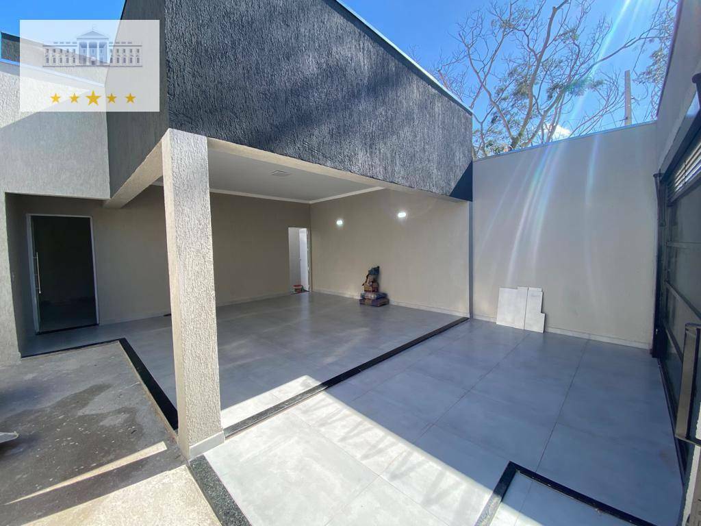 Casa à venda com 3 quartos, 135m² - Foto 1