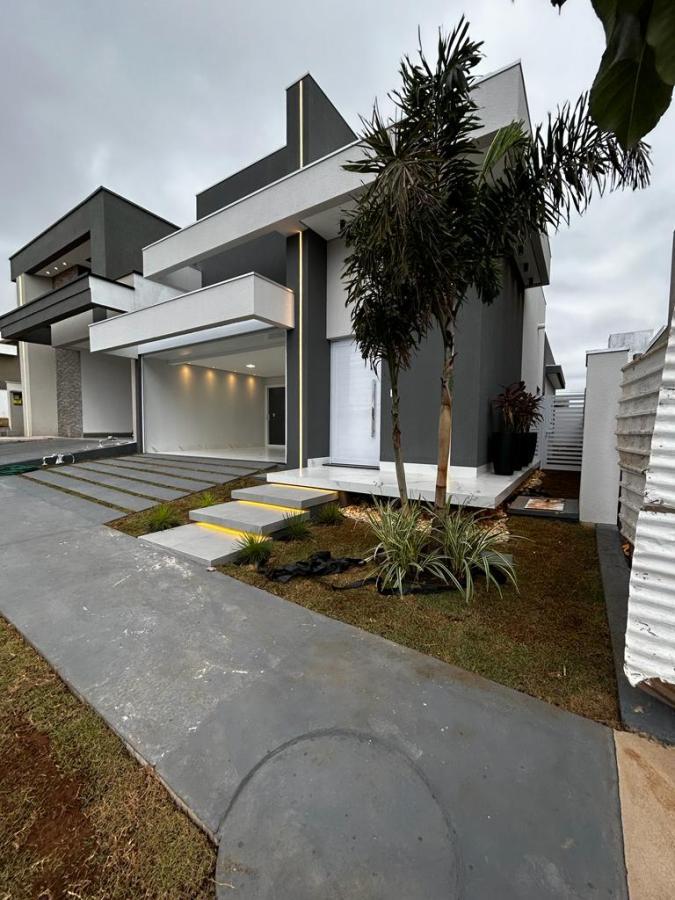 Casa de Condomínio à venda com 3 quartos, 250m² - Foto 2