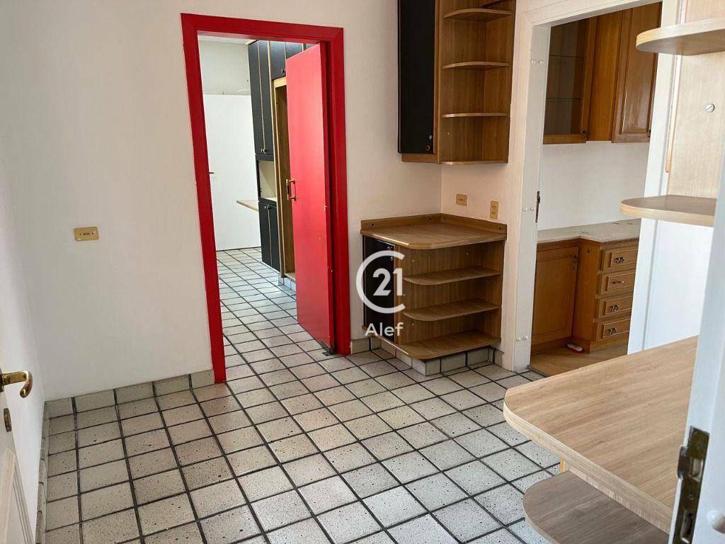 Apartamento à venda com 3 quartos, 240m² - Foto 8