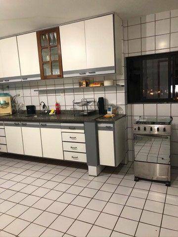 Apartamento à venda com 3 quartos, 159m² - Foto 3