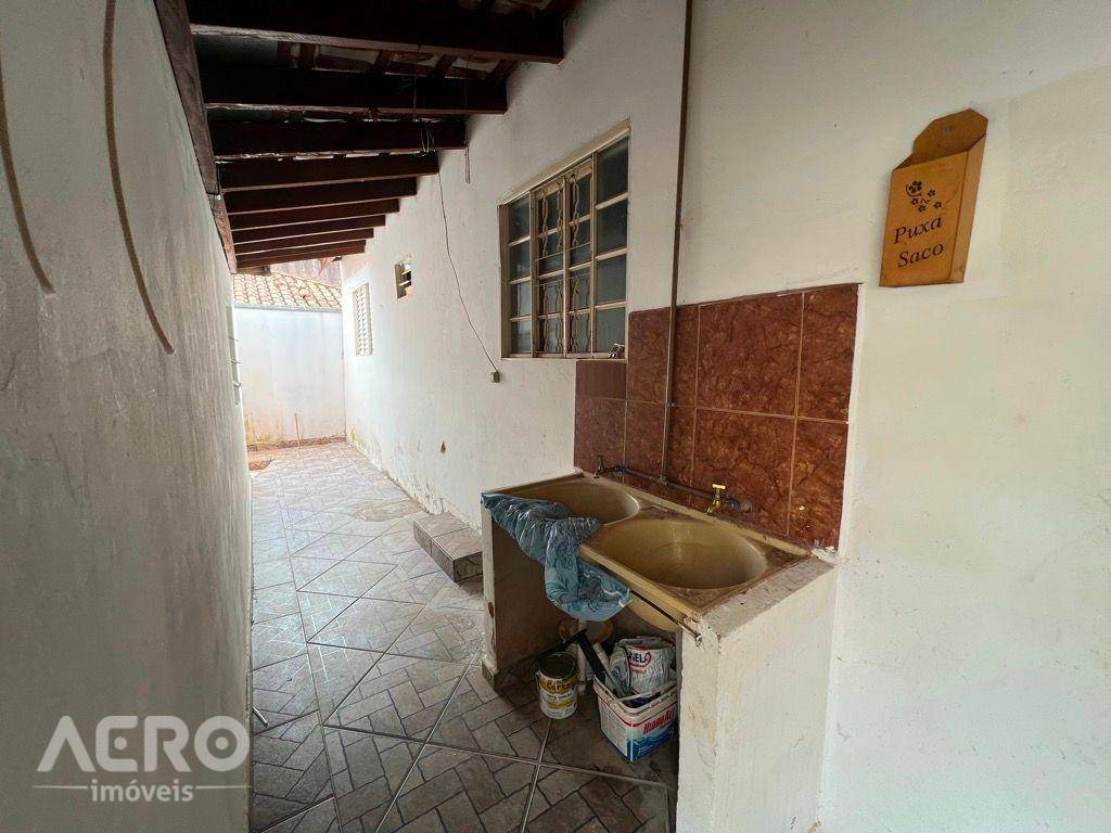 Casa à venda com 4 quartos, 220m² - Foto 17