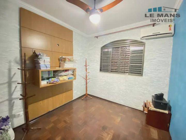 Casa para alugar com 3 quartos, 252m² - Foto 26