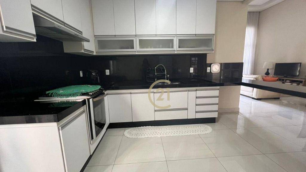 Casa de Condomínio para alugar com 3 quartos, 149m² - Foto 3