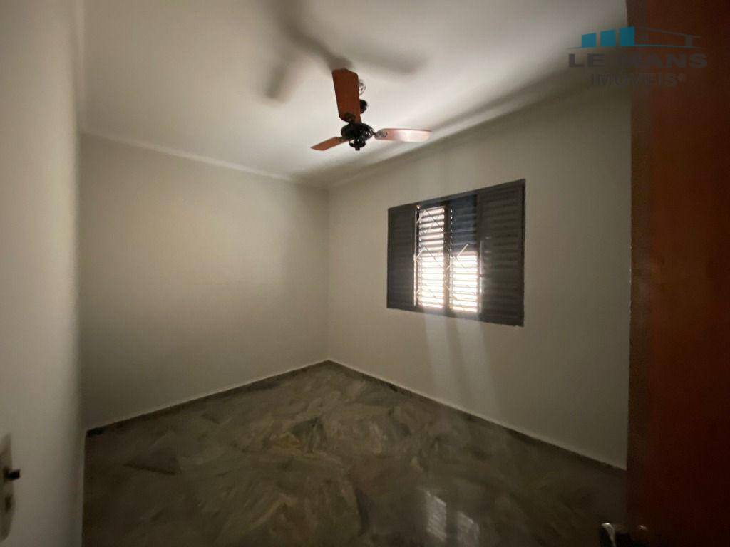 Casa para alugar com 2 quartos, 80m² - Foto 24