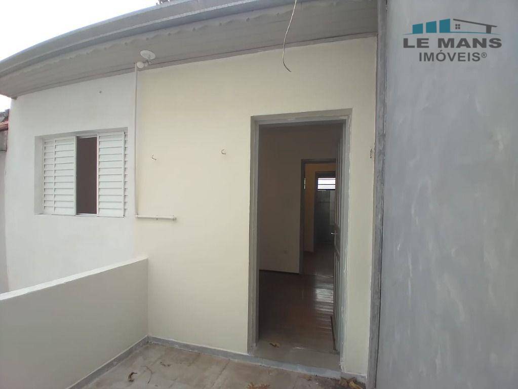 Casa para alugar com 2 quartos, 81m² - Foto 18