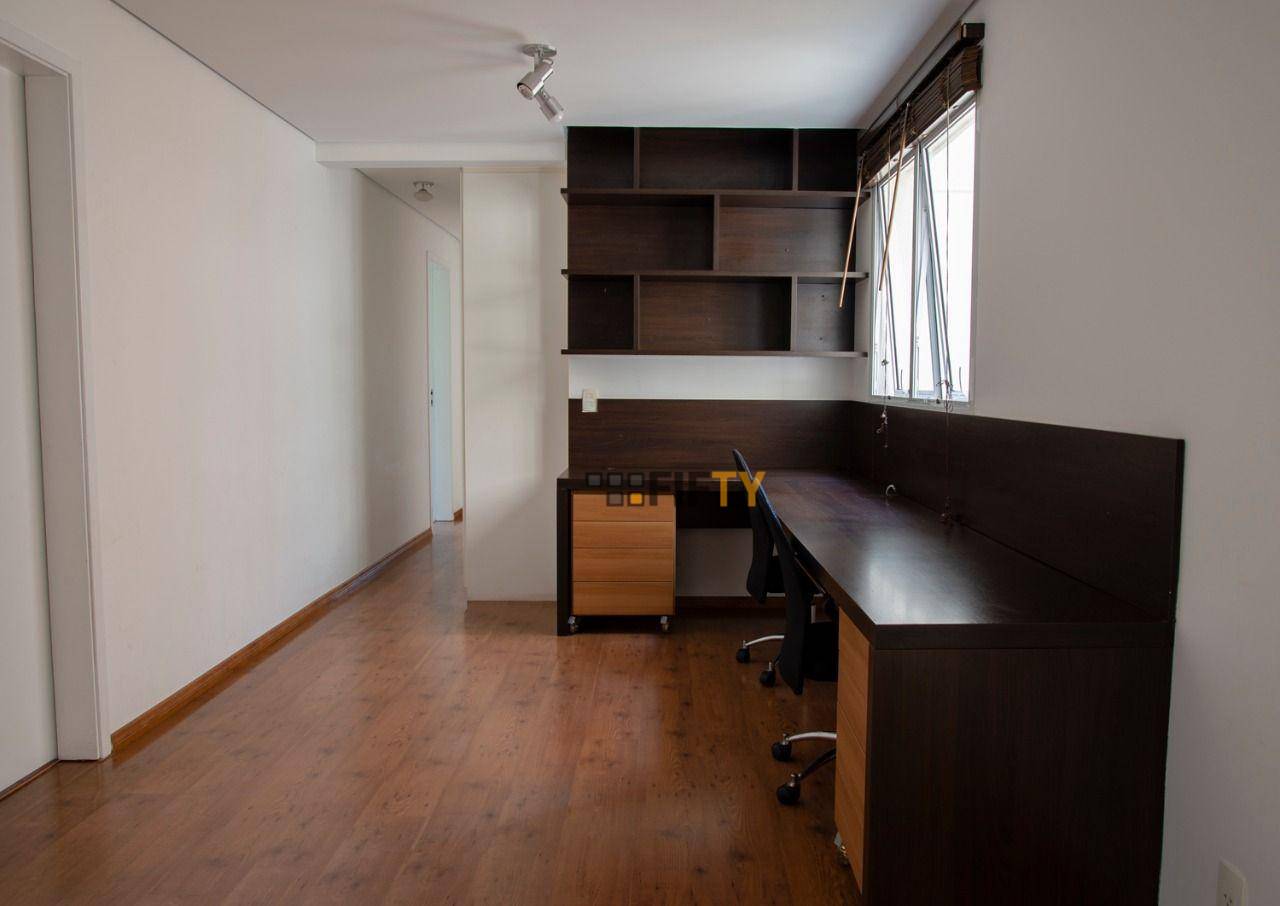 Apartamento para alugar com 4 quartos, 246m² - Foto 12