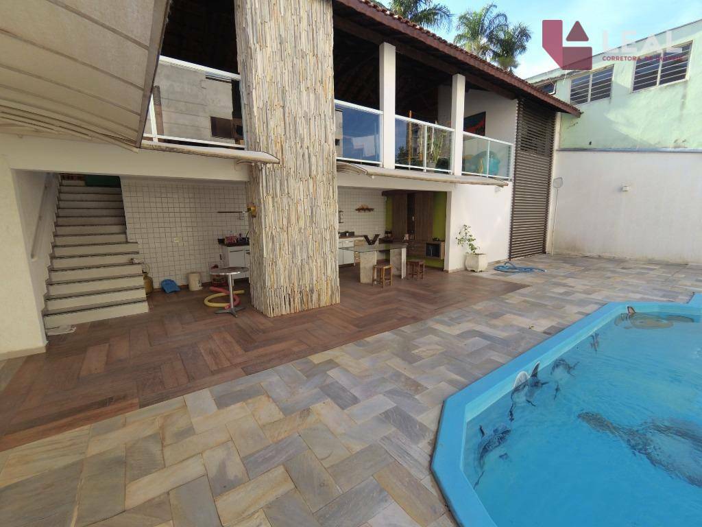 Casa à venda com 5 quartos, 340m² - Foto 3