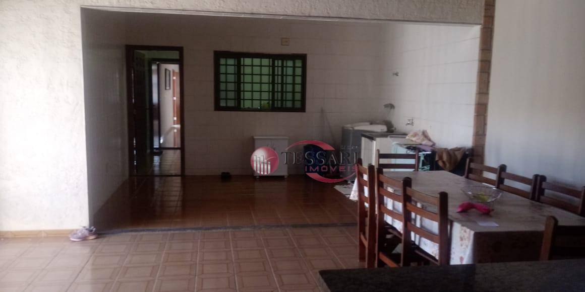 Casa à venda com 3 quartos, 225m² - Foto 14