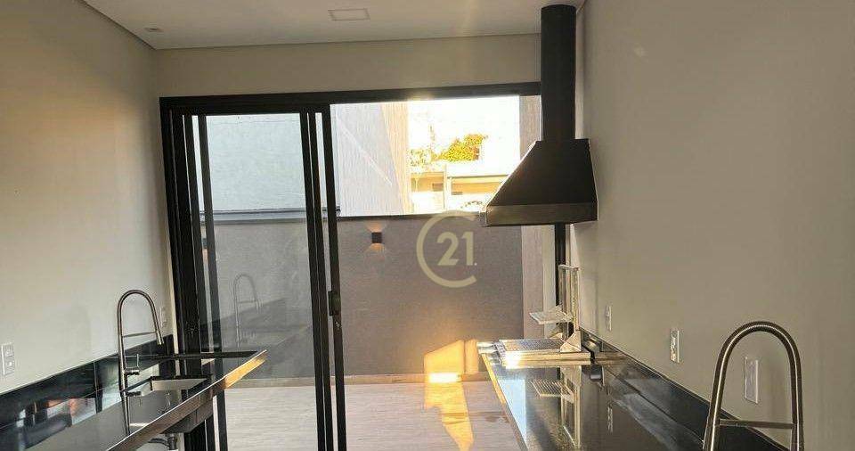 Casa de Condomínio à venda com 4 quartos, 245m² - Foto 2