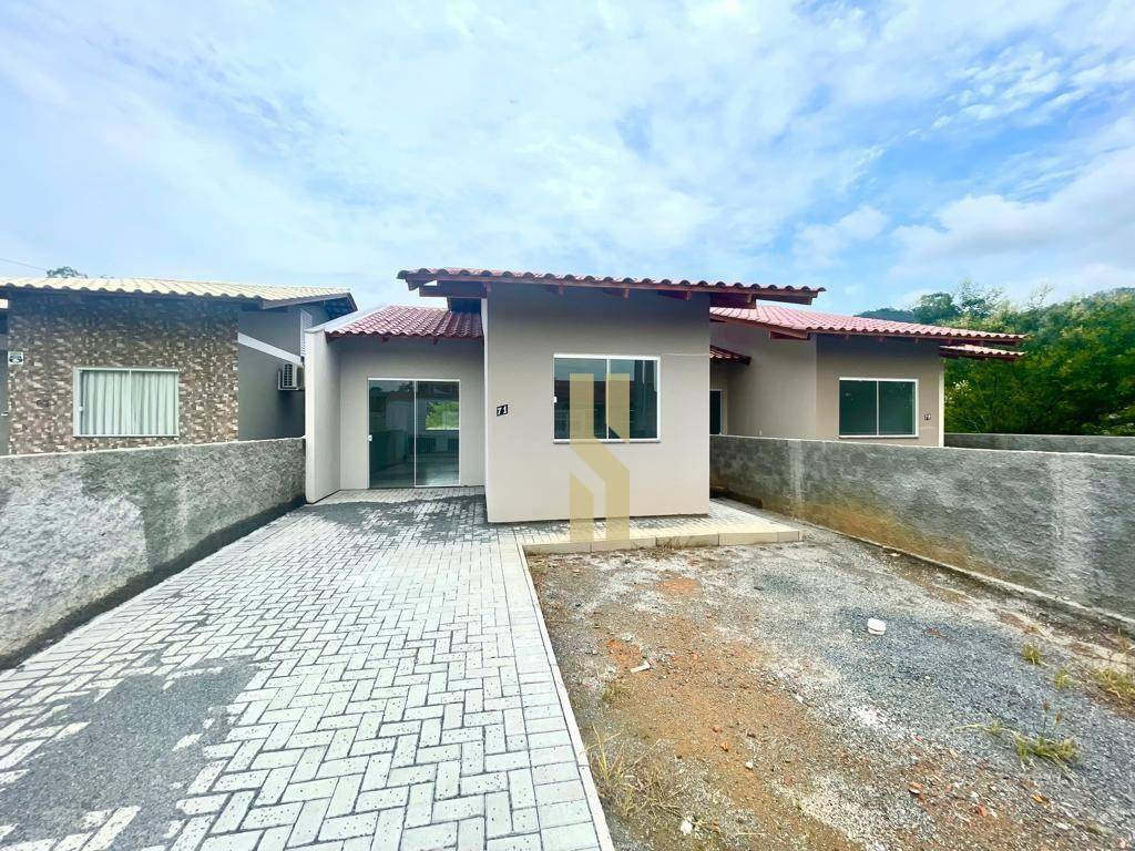 Casa à venda com 2 quartos, 55m² - Foto 1