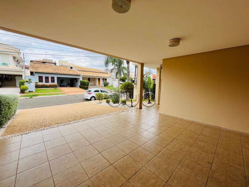 Casa de Condomínio à venda com 3 quartos, 207m² - Foto 2