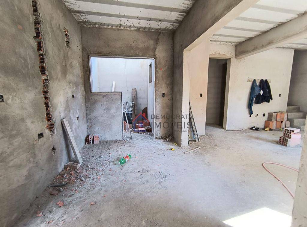 Sobrado à venda com 2 quartos, 127m² - Foto 1