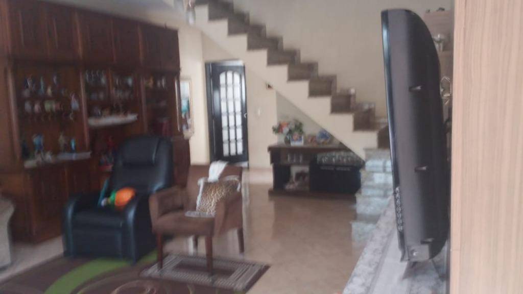 Sobrado à venda com 3 quartos, 300m² - Foto 6