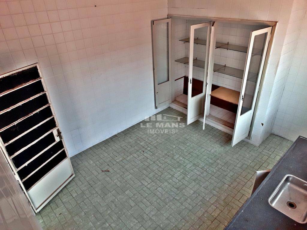 Casa à venda com 3 quartos, 310m² - Foto 13