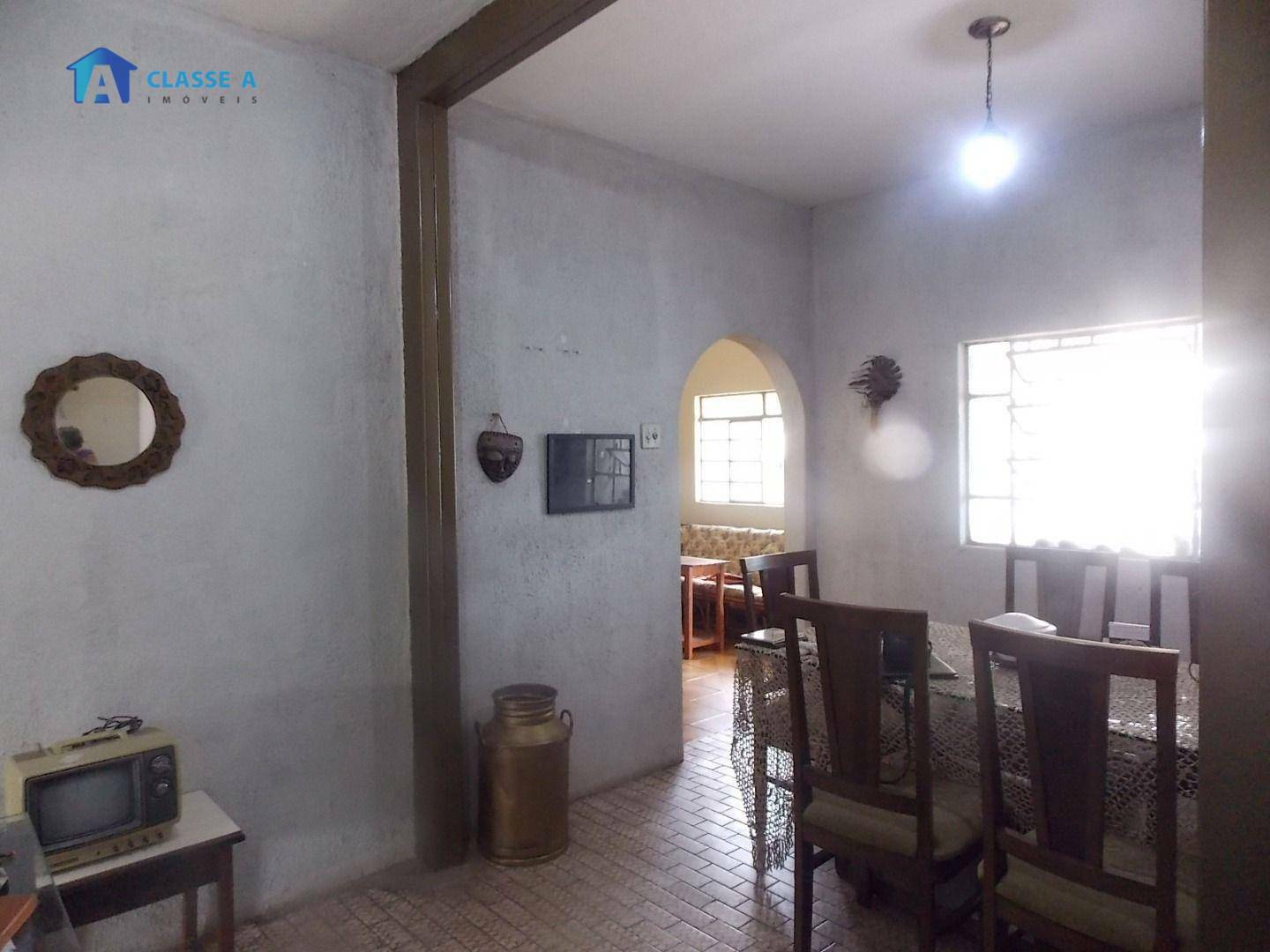 Casa à venda com 2 quartos, 100m² - Foto 1