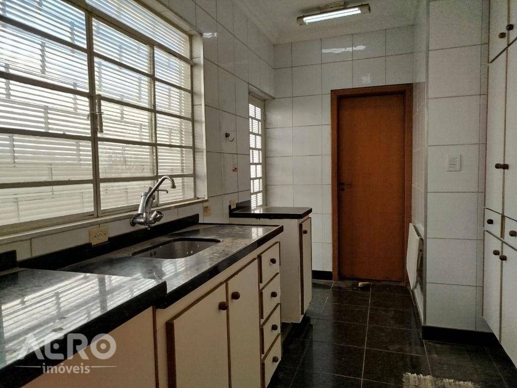 Casa para alugar com 3 quartos, 184m² - Foto 36