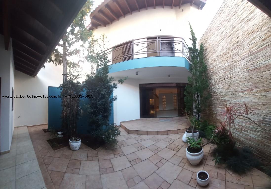 Casa à venda com 3 quartos, 354m² - Foto 9