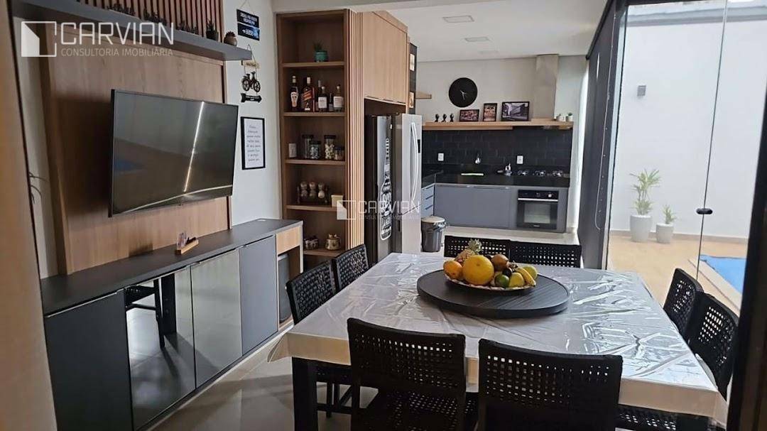 Casa à venda com 3 quartos, 246m² - Foto 1