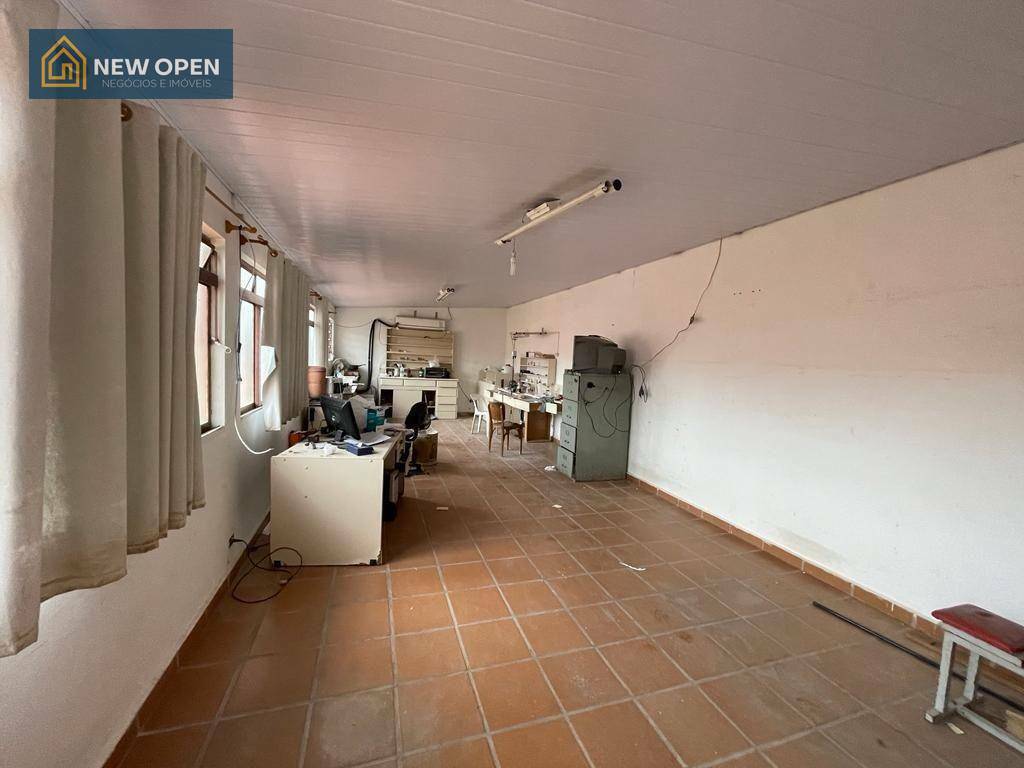 Casa à venda com 4 quartos, 170m² - Foto 2