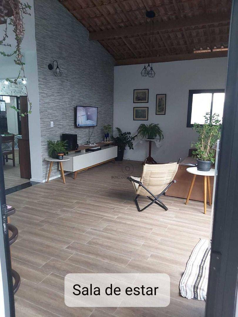 Casa à venda com 3 quartos, 234m² - Foto 2