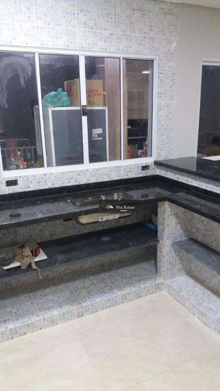 Casa de Condomínio à venda com 4 quartos, 196m² - Foto 2
