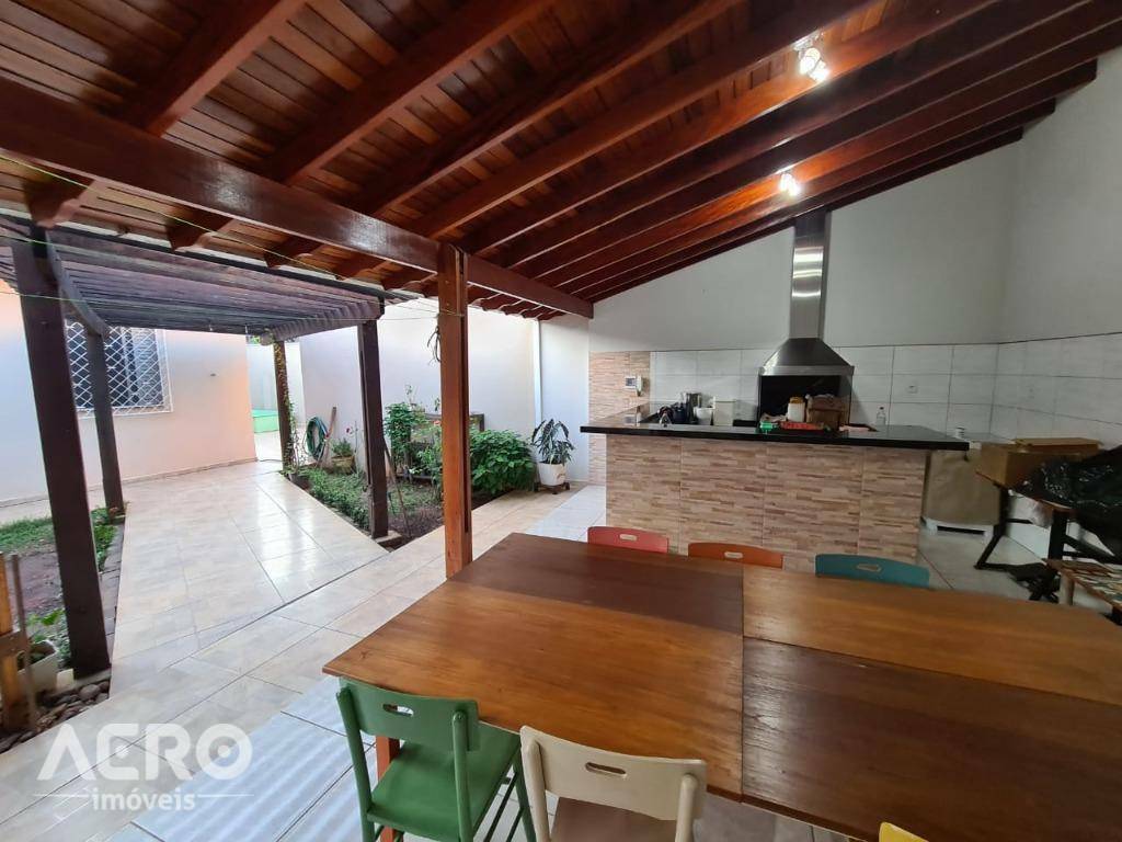 Casa à venda com 3 quartos, 248m² - Foto 6