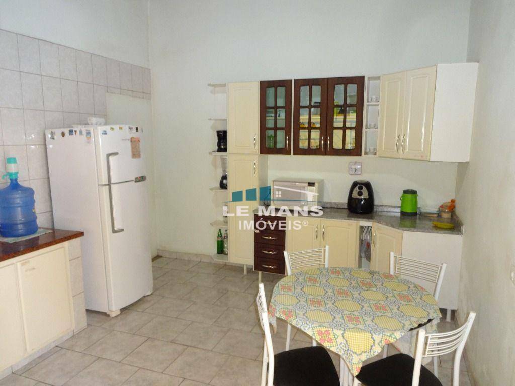 Casa à venda com 6 quartos, 278m² - Foto 8