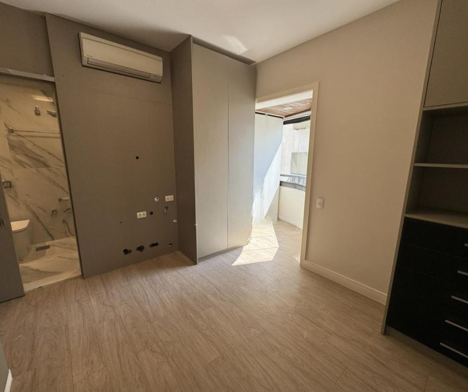 Apartamento à venda com 4 quartos, 226m² - Foto 7