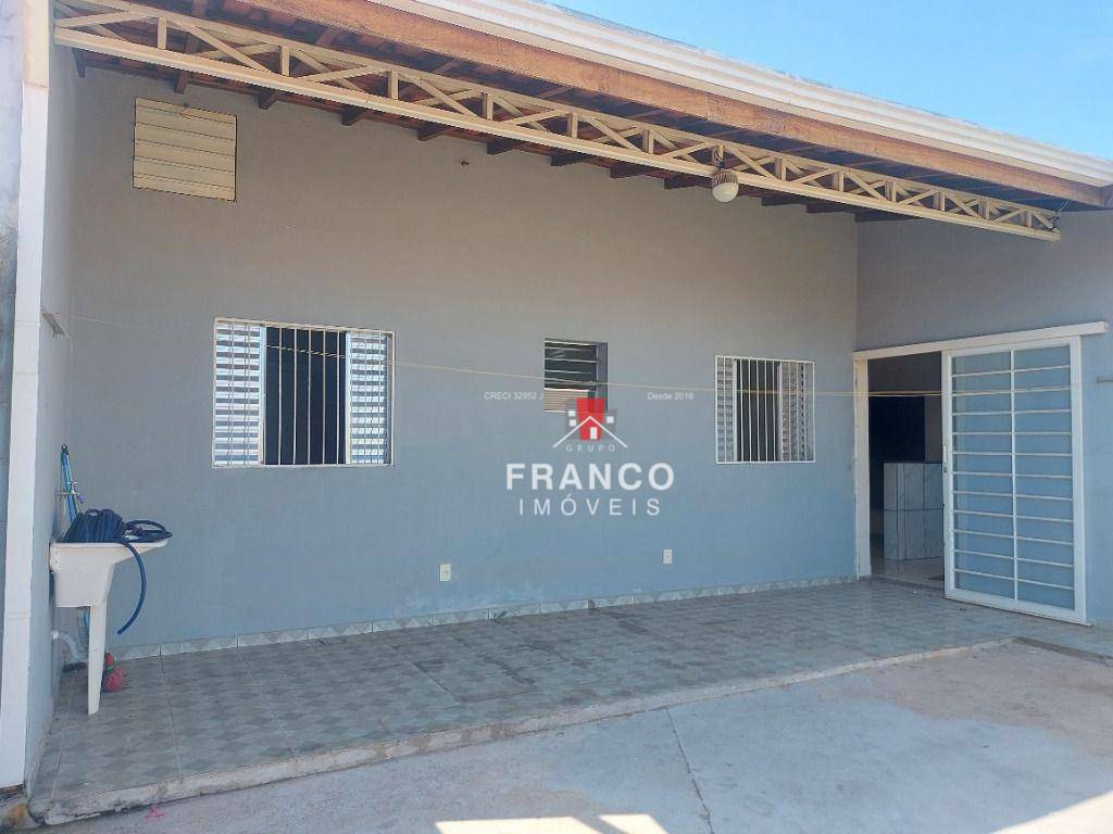 Casa à venda com 2 quartos, 70m² - Foto 2