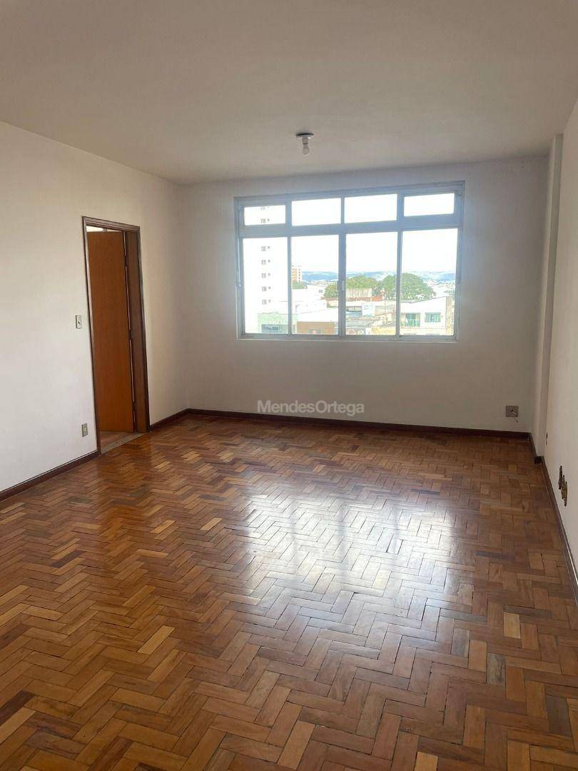 Apartamento para alugar com 3 quartos, 130m² - Foto 4