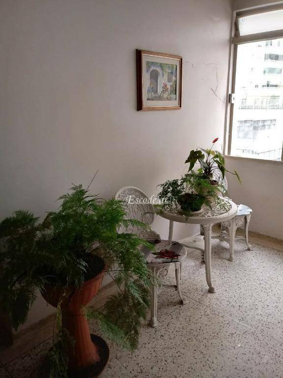 Apartamento à venda com 4 quartos, 200m² - Foto 7